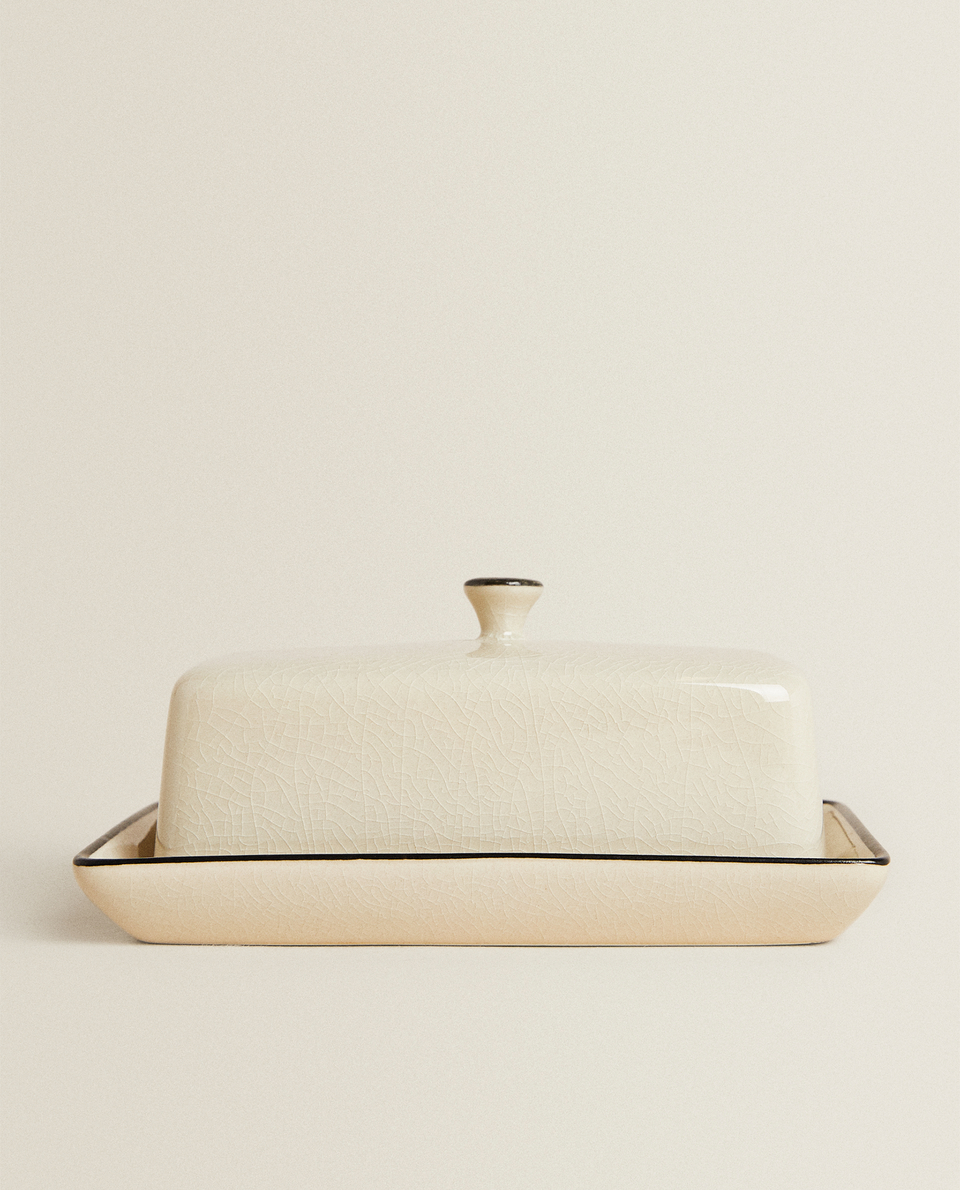 STONEWARE BUTTER DISH WITH CONTRAST RIM