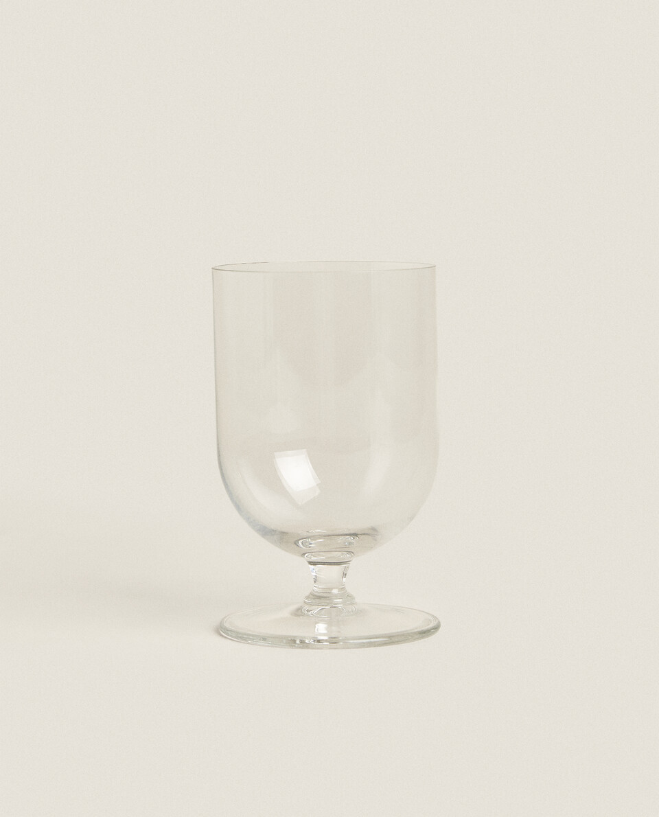 WINE GLASS WITH SHORT STEM