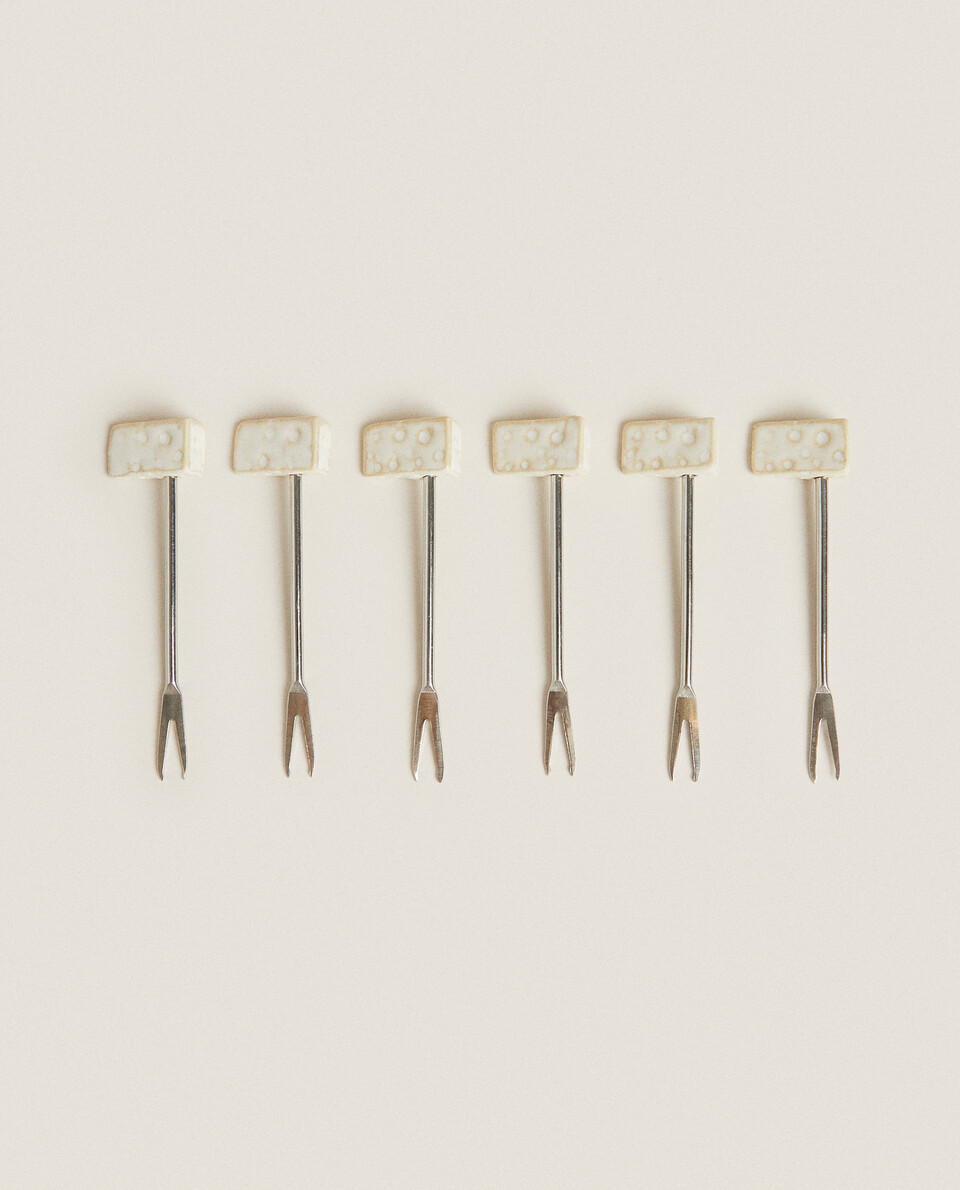 SET OF CHEESE SKEWERS