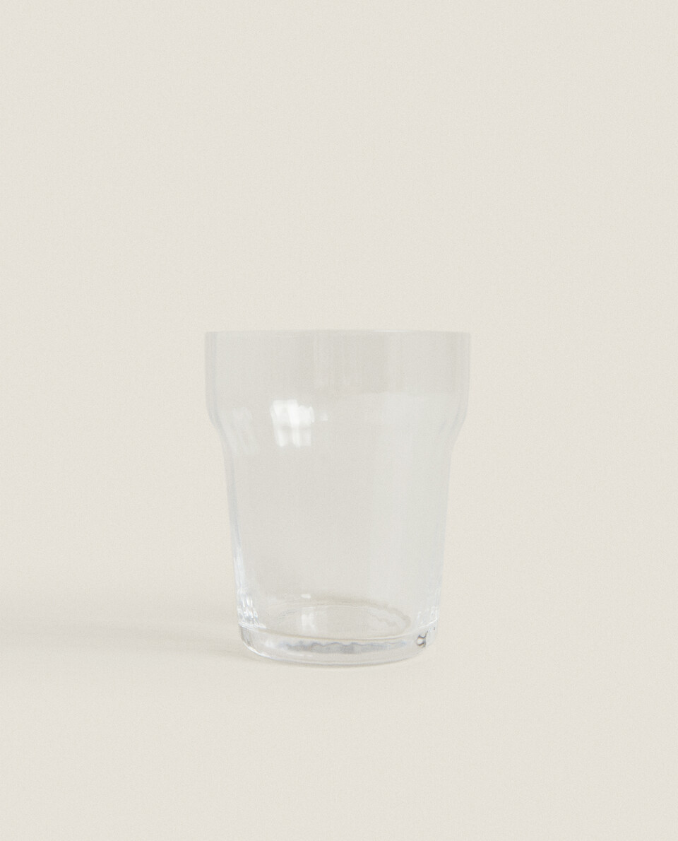 GLASS TUMBLER WITH LINE DESIGN
