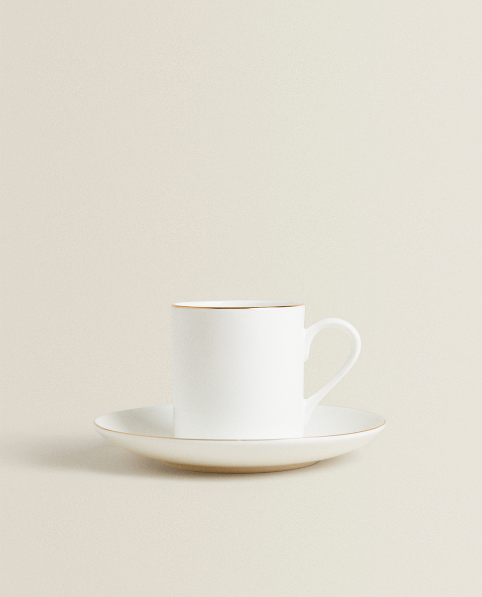 镶边骨瓷咖啡杯和杯碟