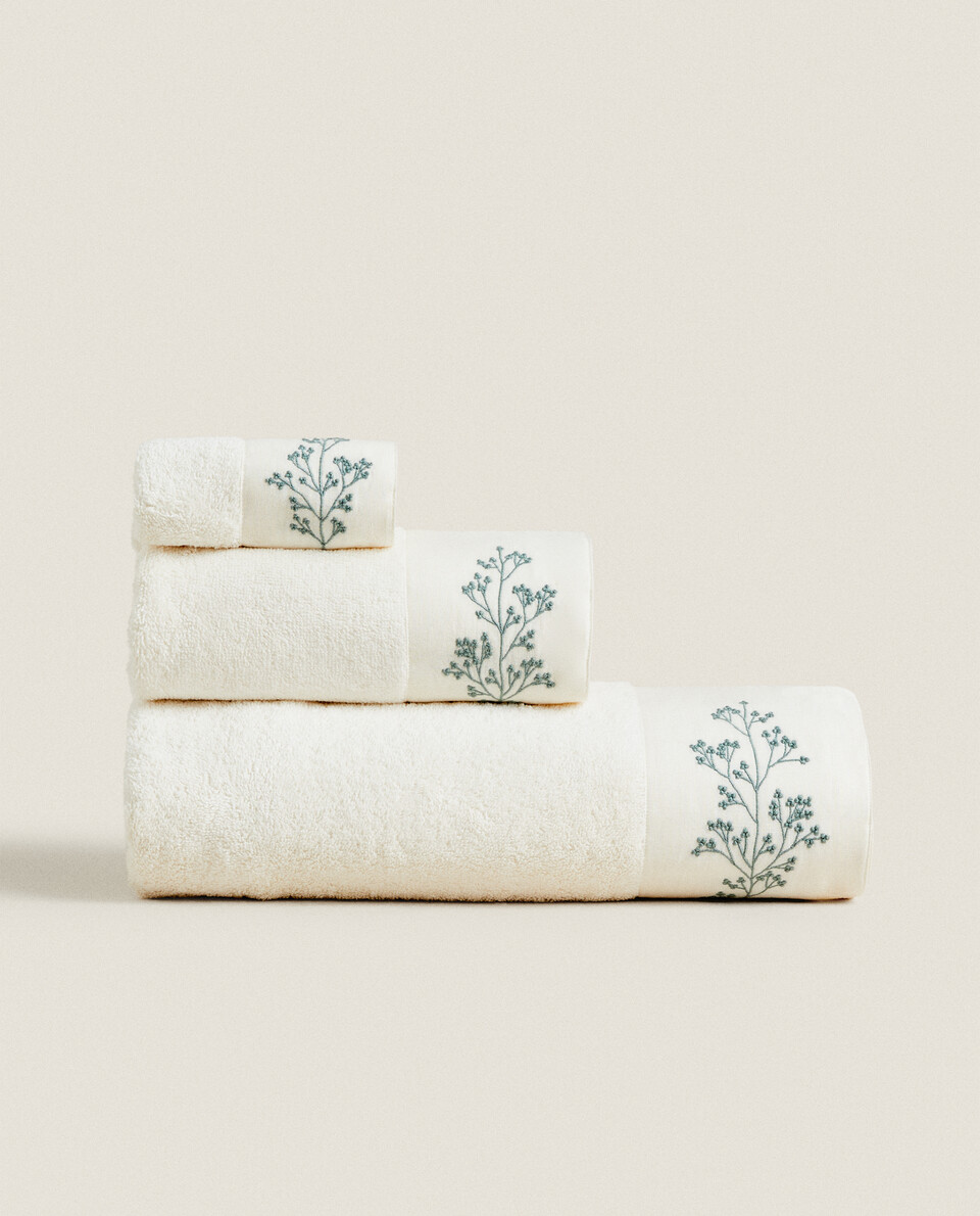 TOWEL WITH EMBROIDERED LINEN BORDER