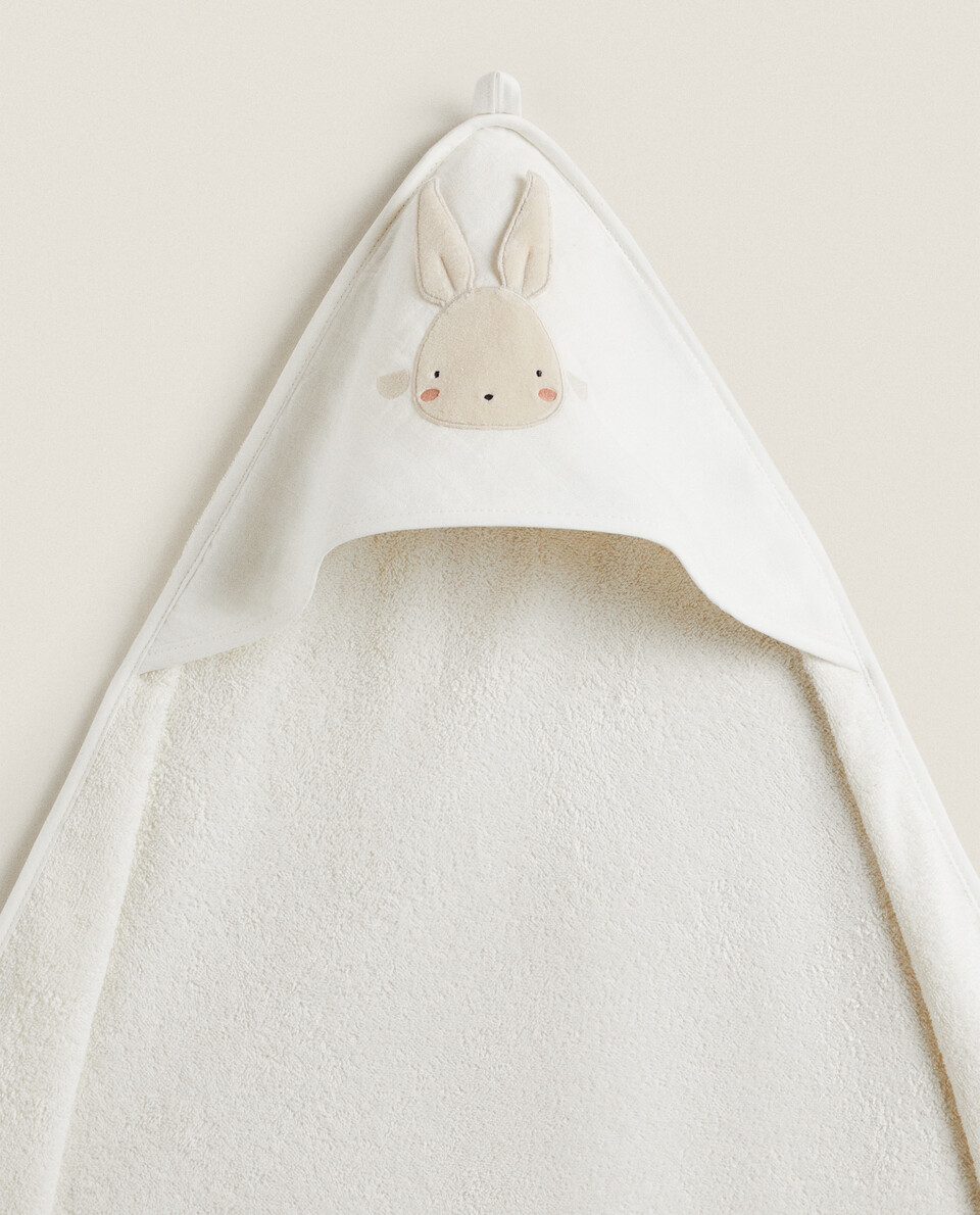 HOODED BABY TOWEL WITH BUNNY APPLIQUÉ