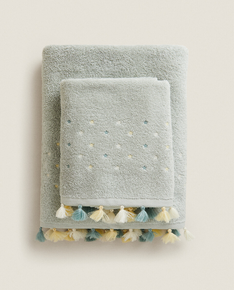 TOWEL WITH TASSELS AND STARS