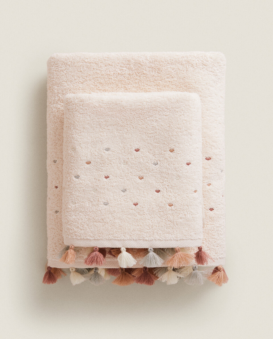 TOWEL WITH TASSELS AND HEARTS