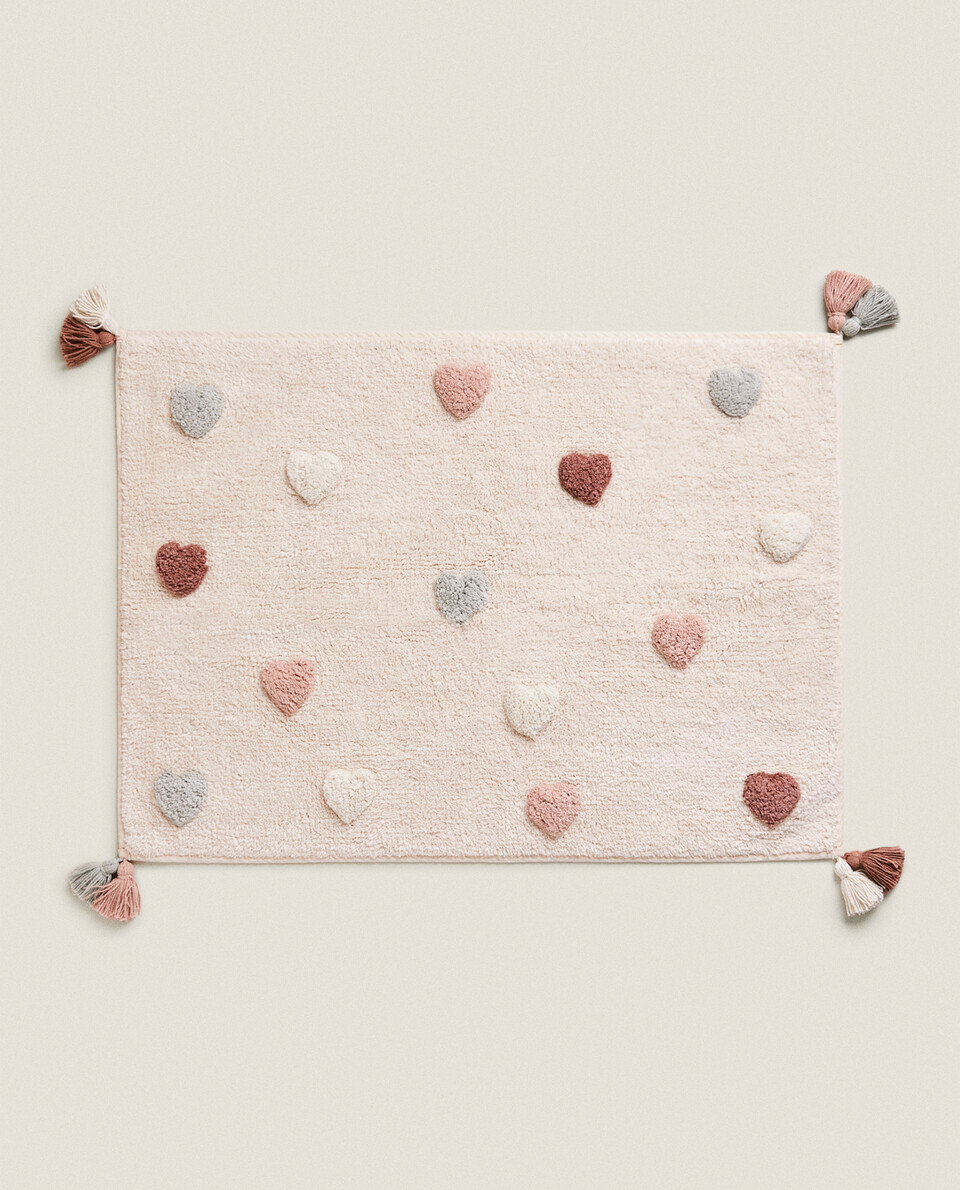 HEART BATH MAT WITH TASSELS