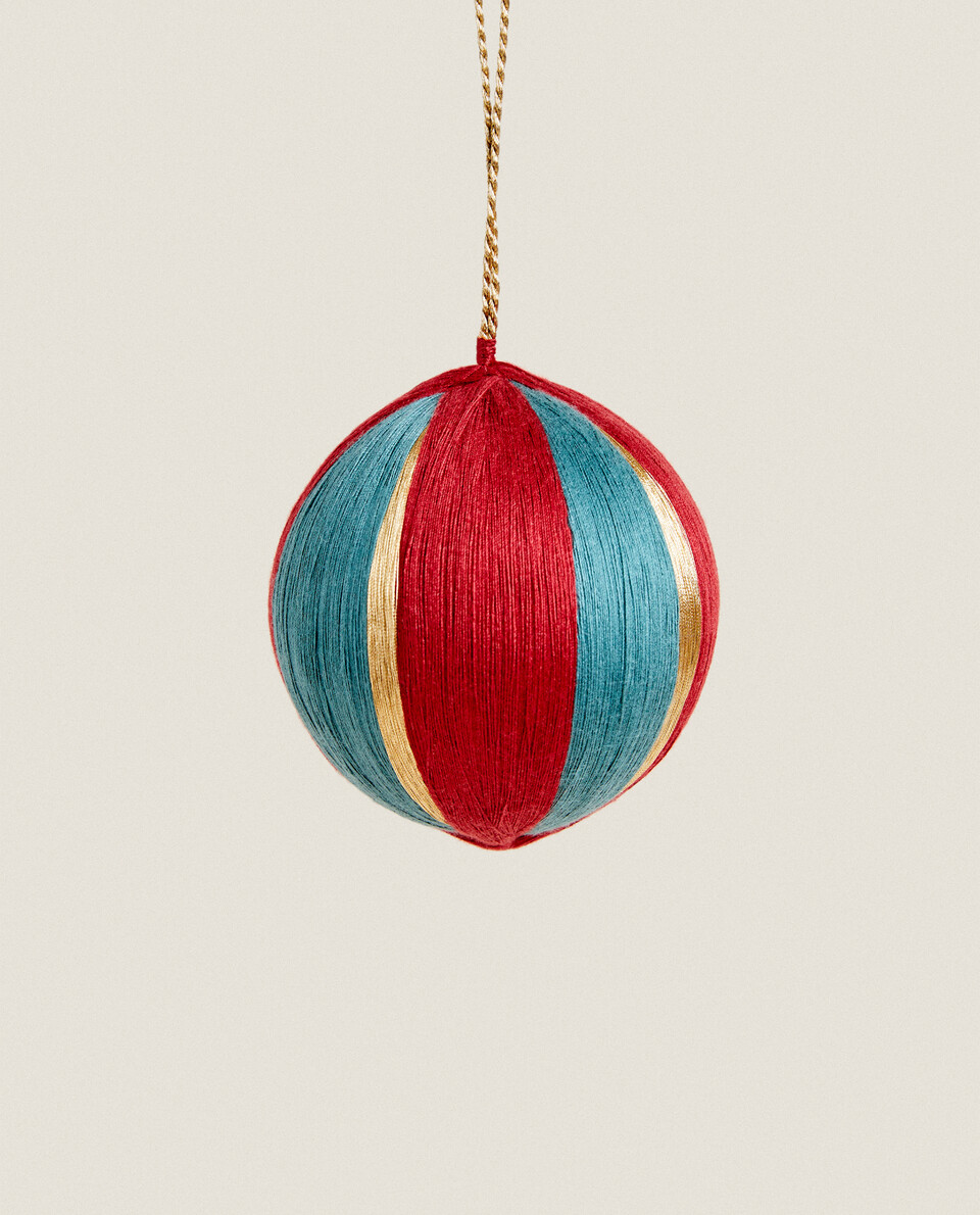 BAUBLE CHRISTMAS DECORATION WITH THREADS