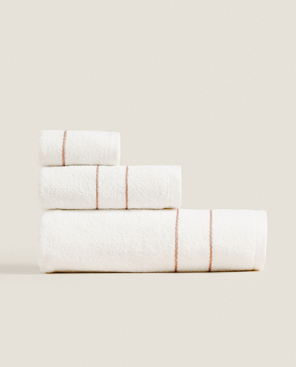 TOWEL WITH CONTRAST TRIMS