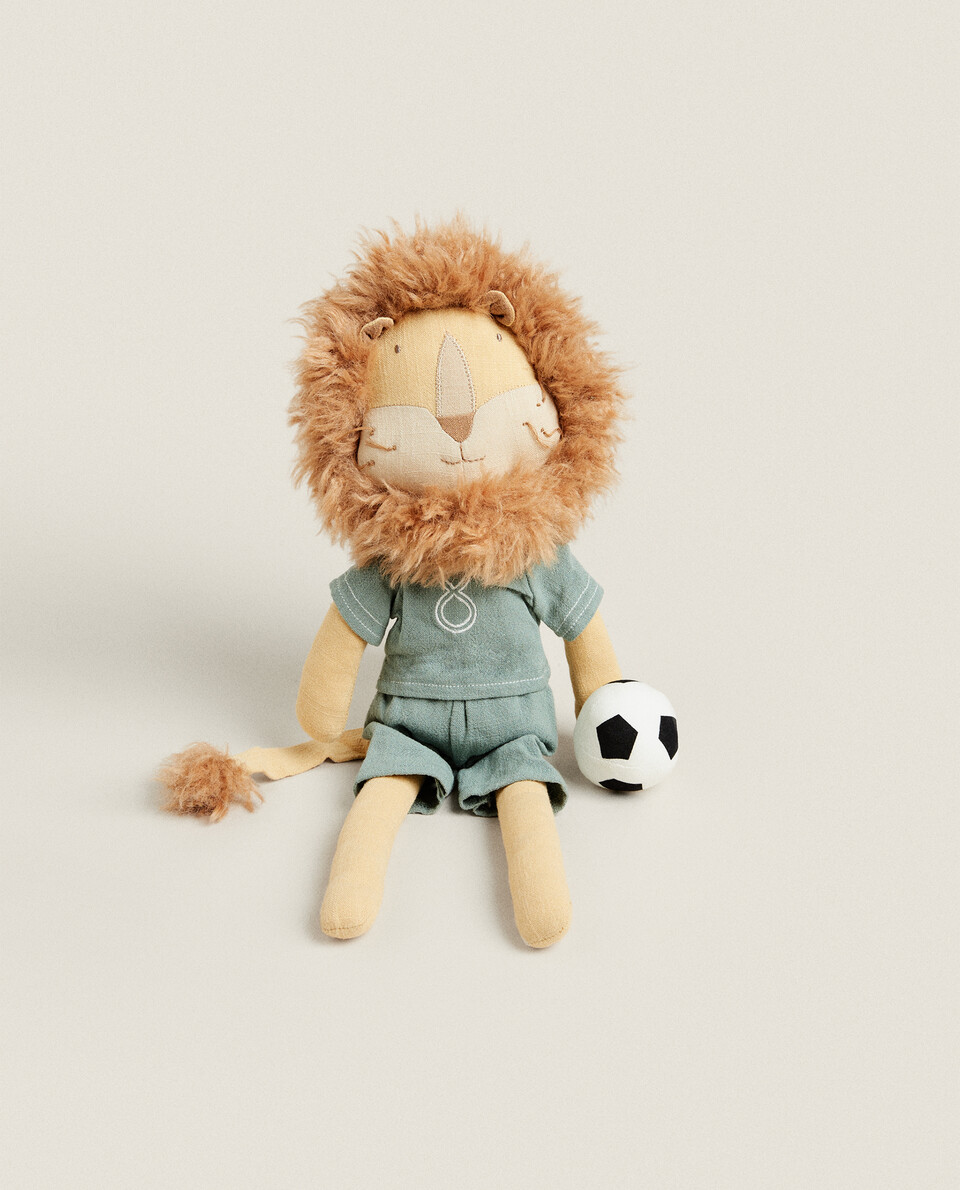 狮子和足球毛绒玩具