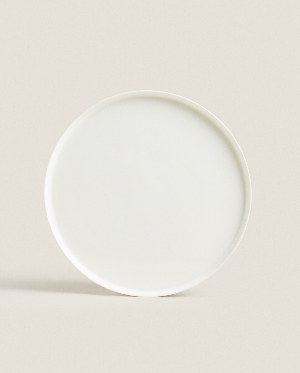 PORCELAIN DINNER PLATE WITH SIMPLE LINES
