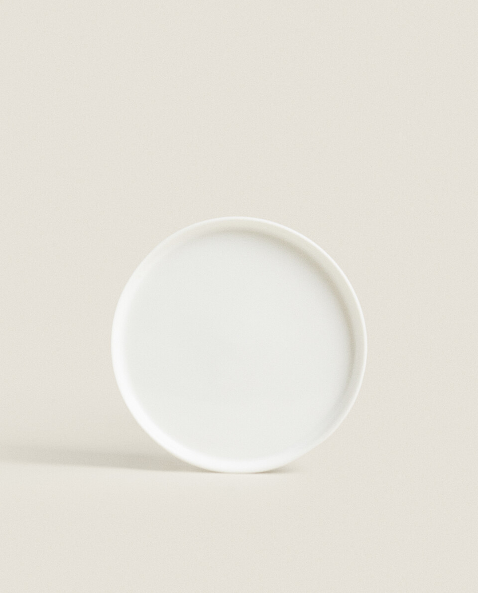 白色瓷制面包盘
