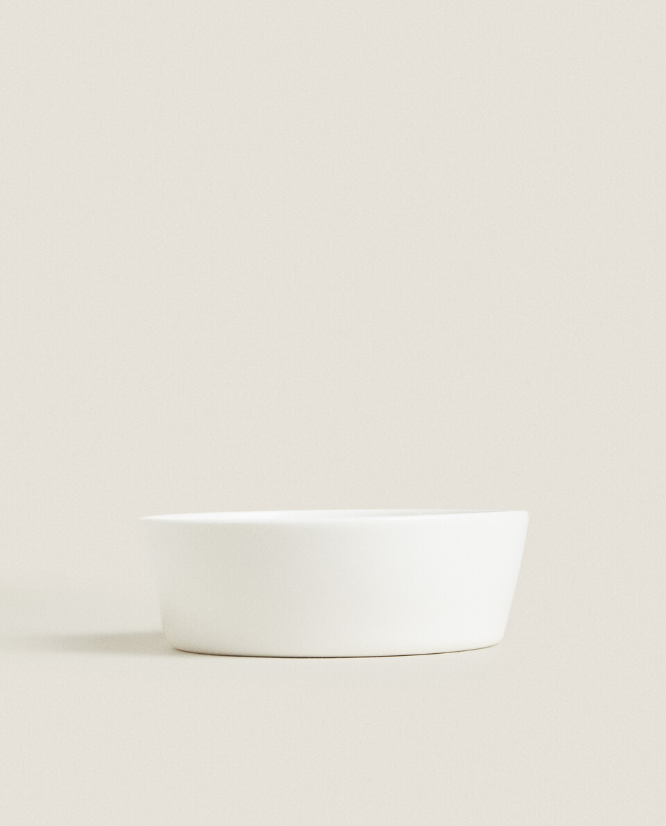 PORCELAIN BOWL WITH SIMPLE LINES