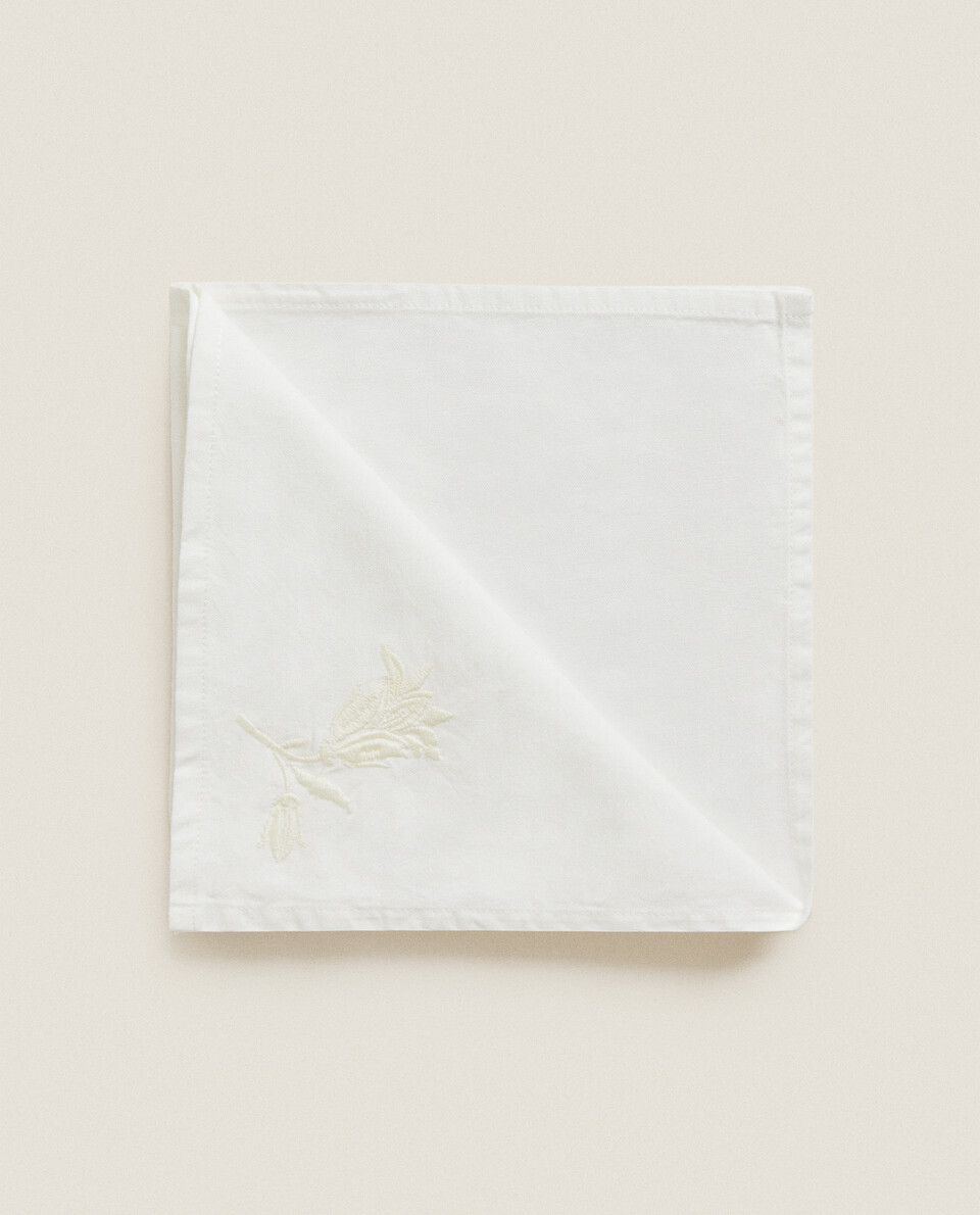 EMBROIDERED FLORAL NAPKINS (PACK OF 2)