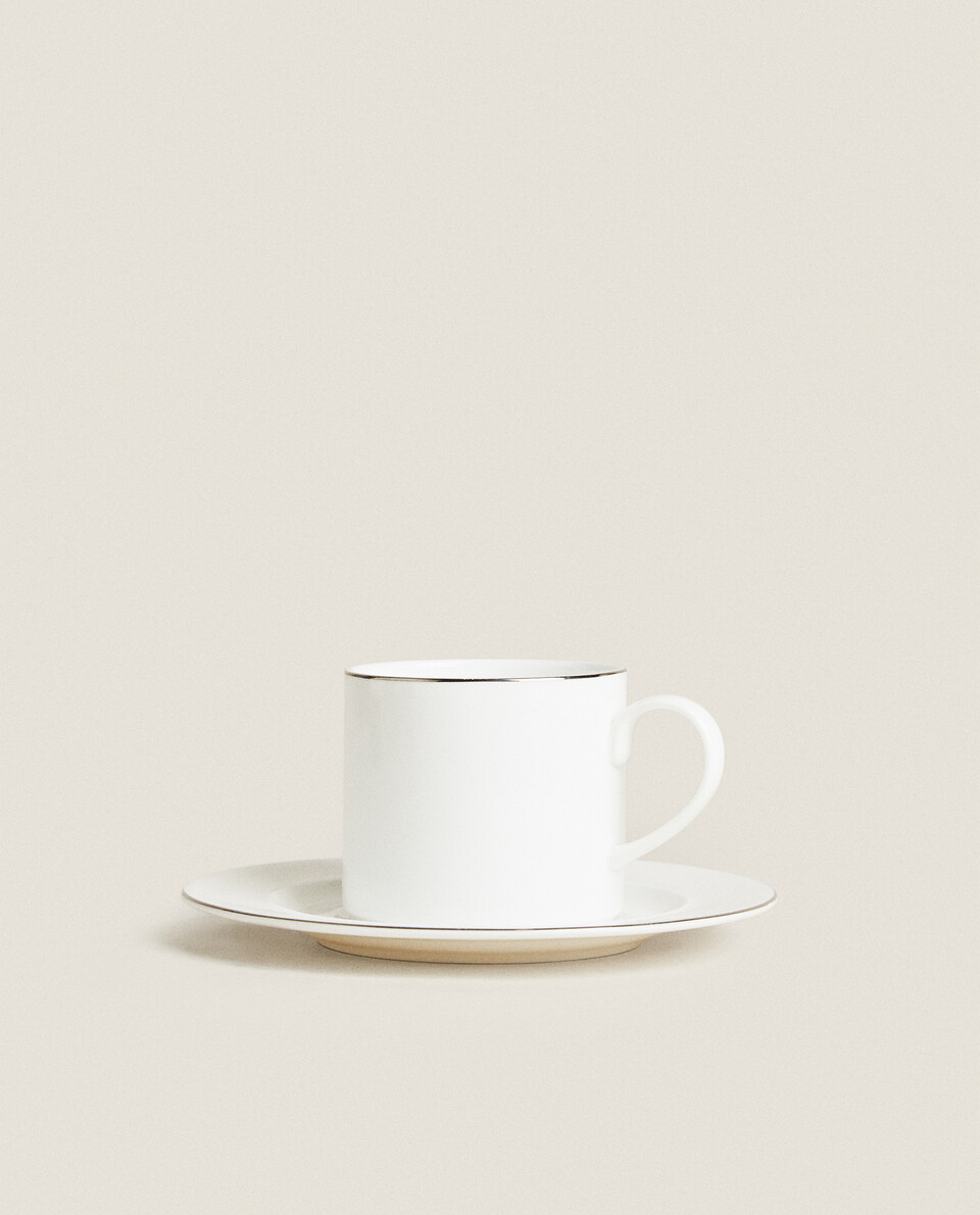 镶边设计新骨瓷茶杯和茶碟