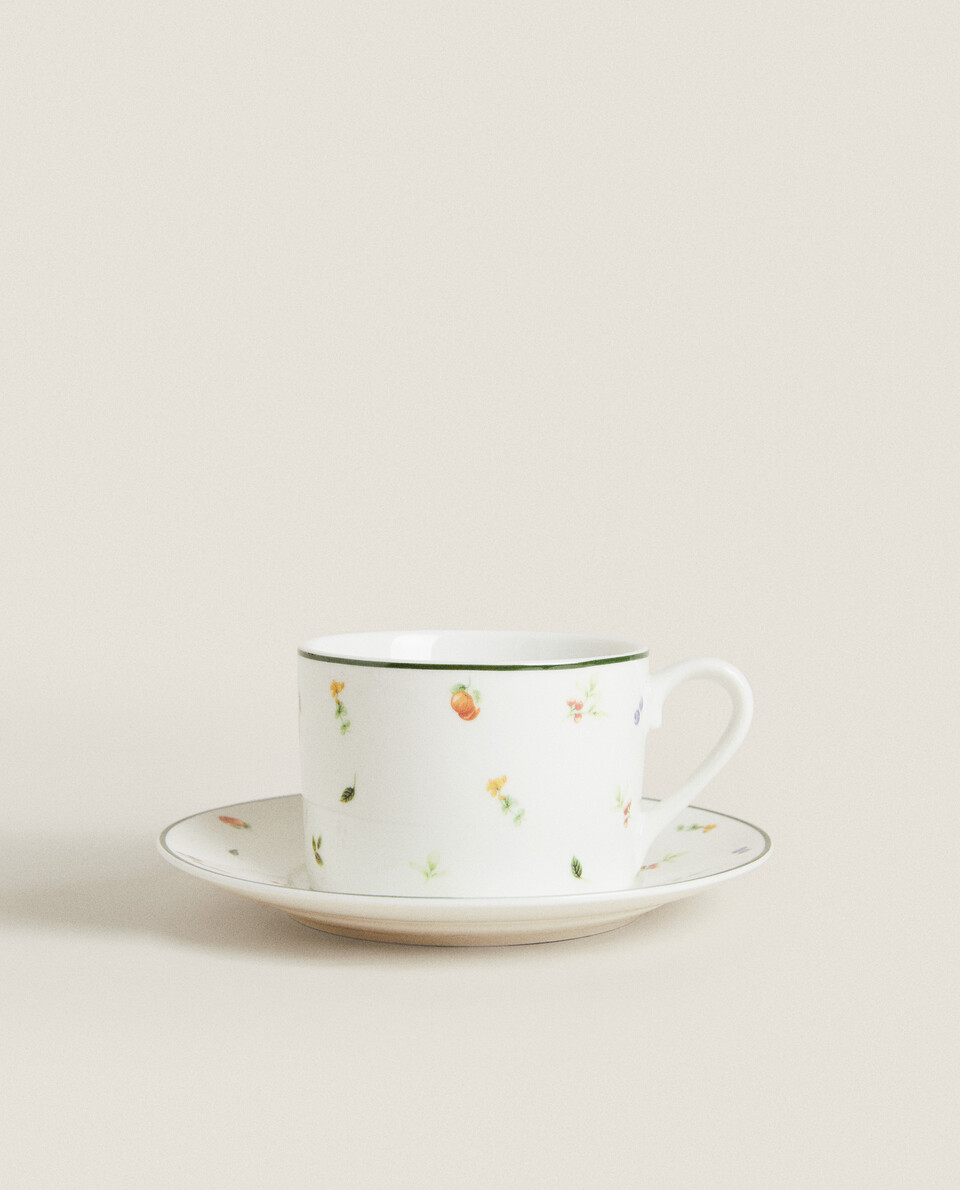 花卉瓷制茶杯