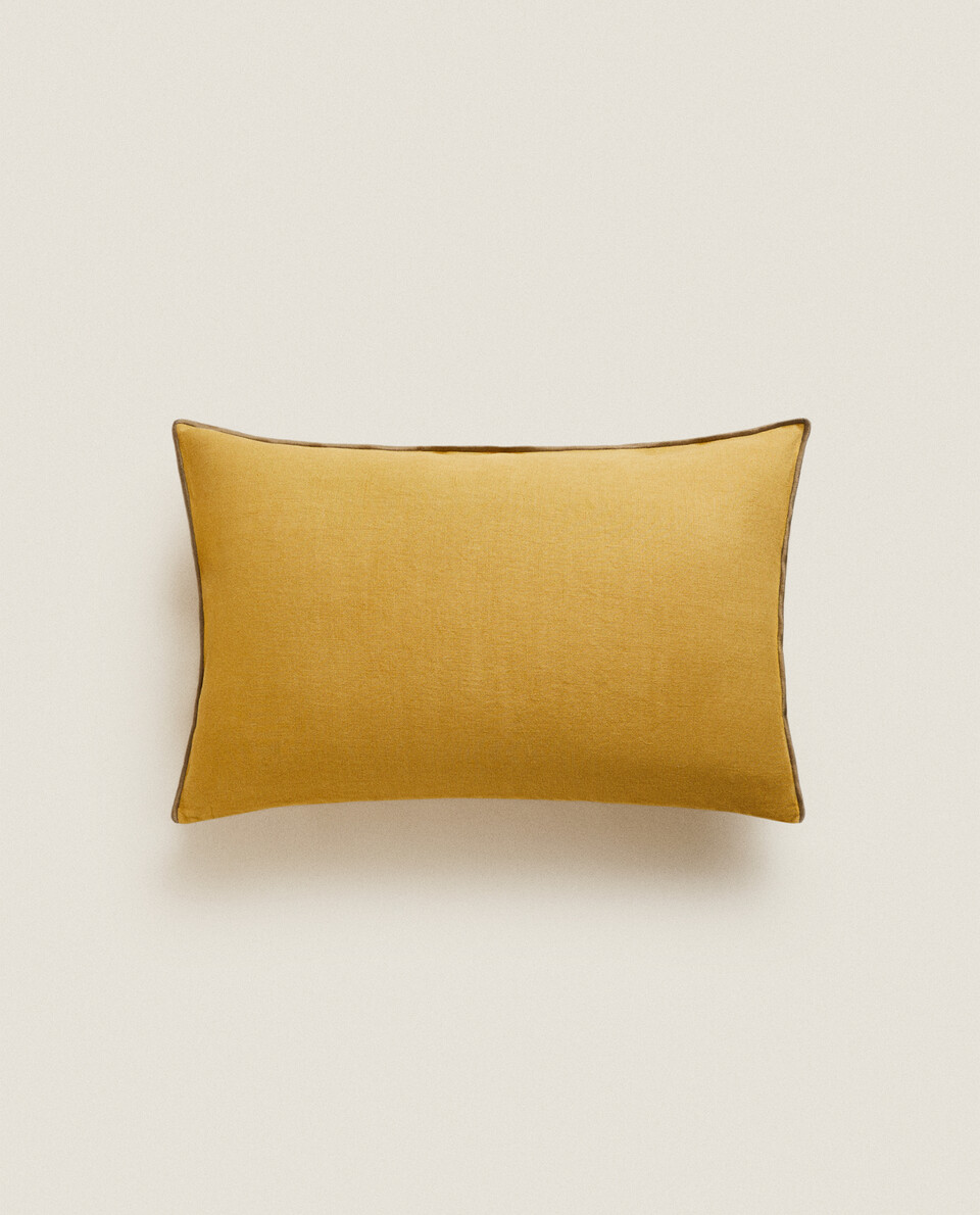 CUSHION COVER WITH OVERLOCK