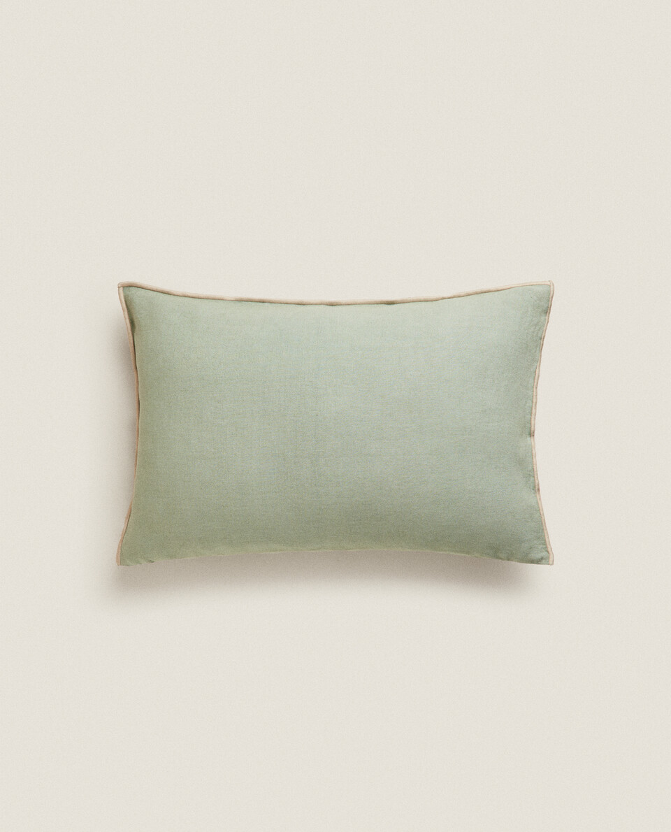 CUSHION COVER WITH OVERLOCK