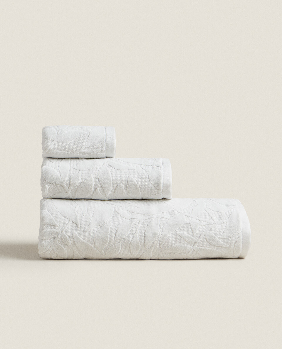 VELOUR LEAF-DESIGN TOWEL