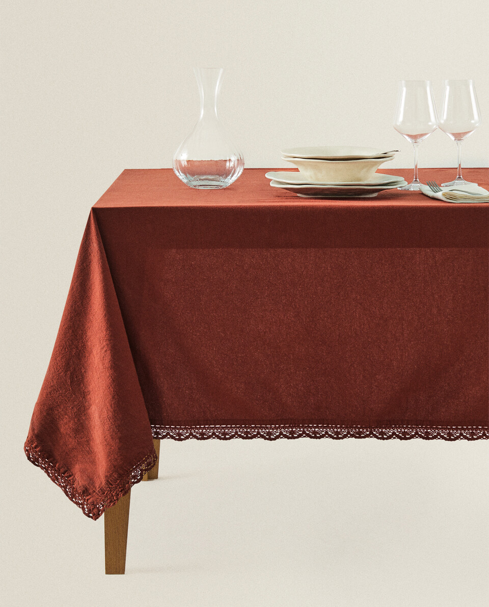 WASHED COTTON TABLECLOTH WITH LACE TRIM