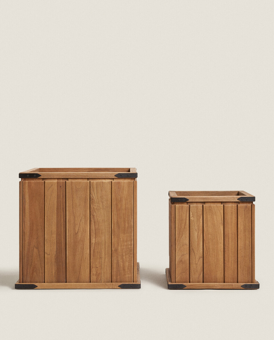WOODEN FLOWERPOT