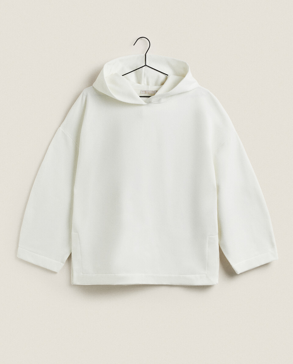 HOODED SWEATSHIRT