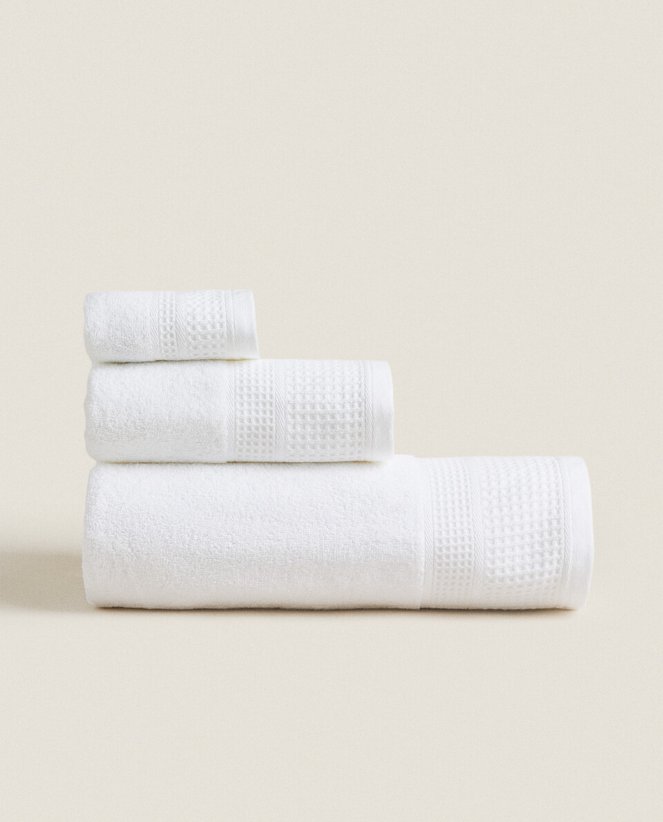 WAFFLE-KNIT COTTON TOWEL
