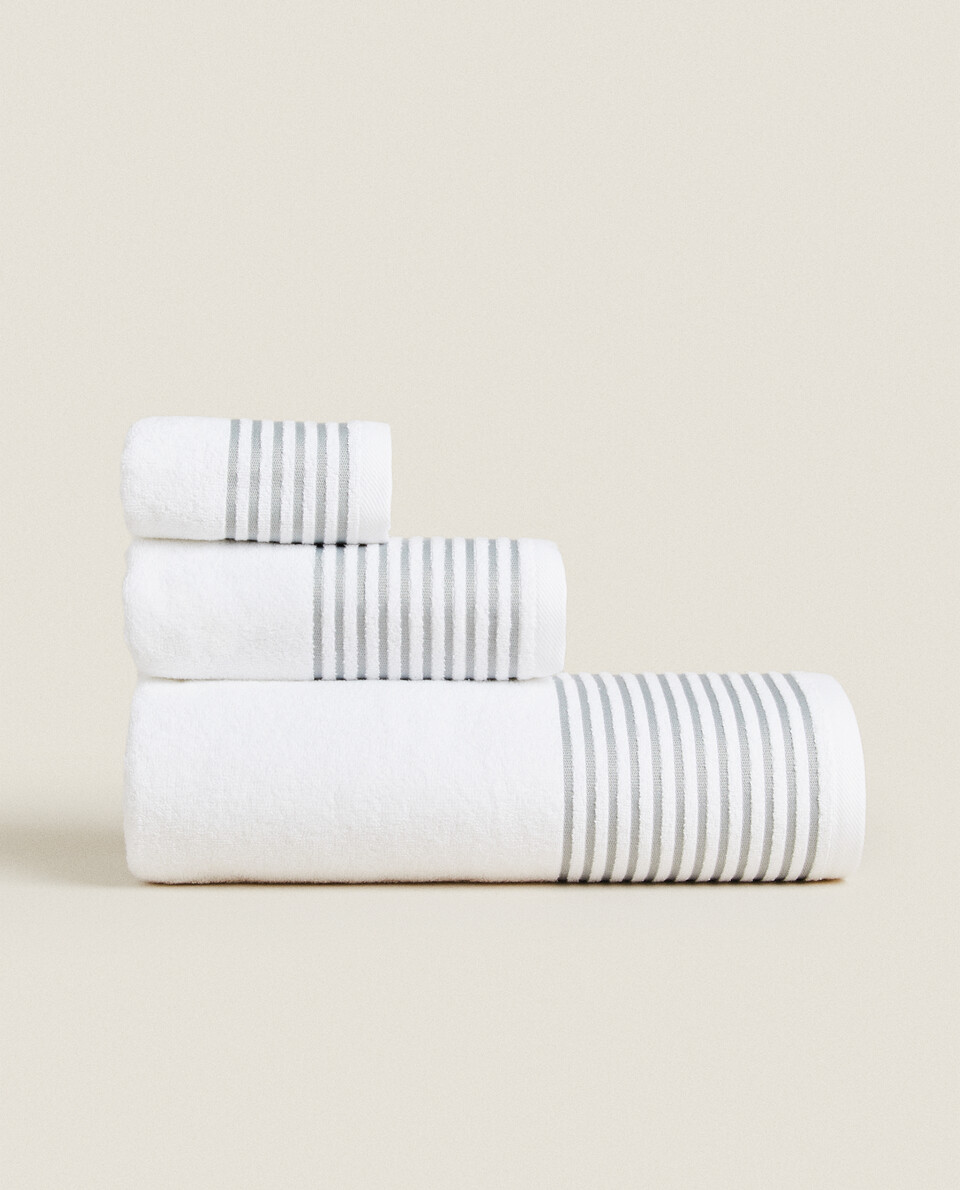 TOWEL WITH STRIPED BORDER