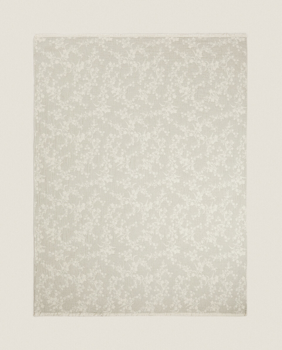 FLORAL JACQUARD BLANKET