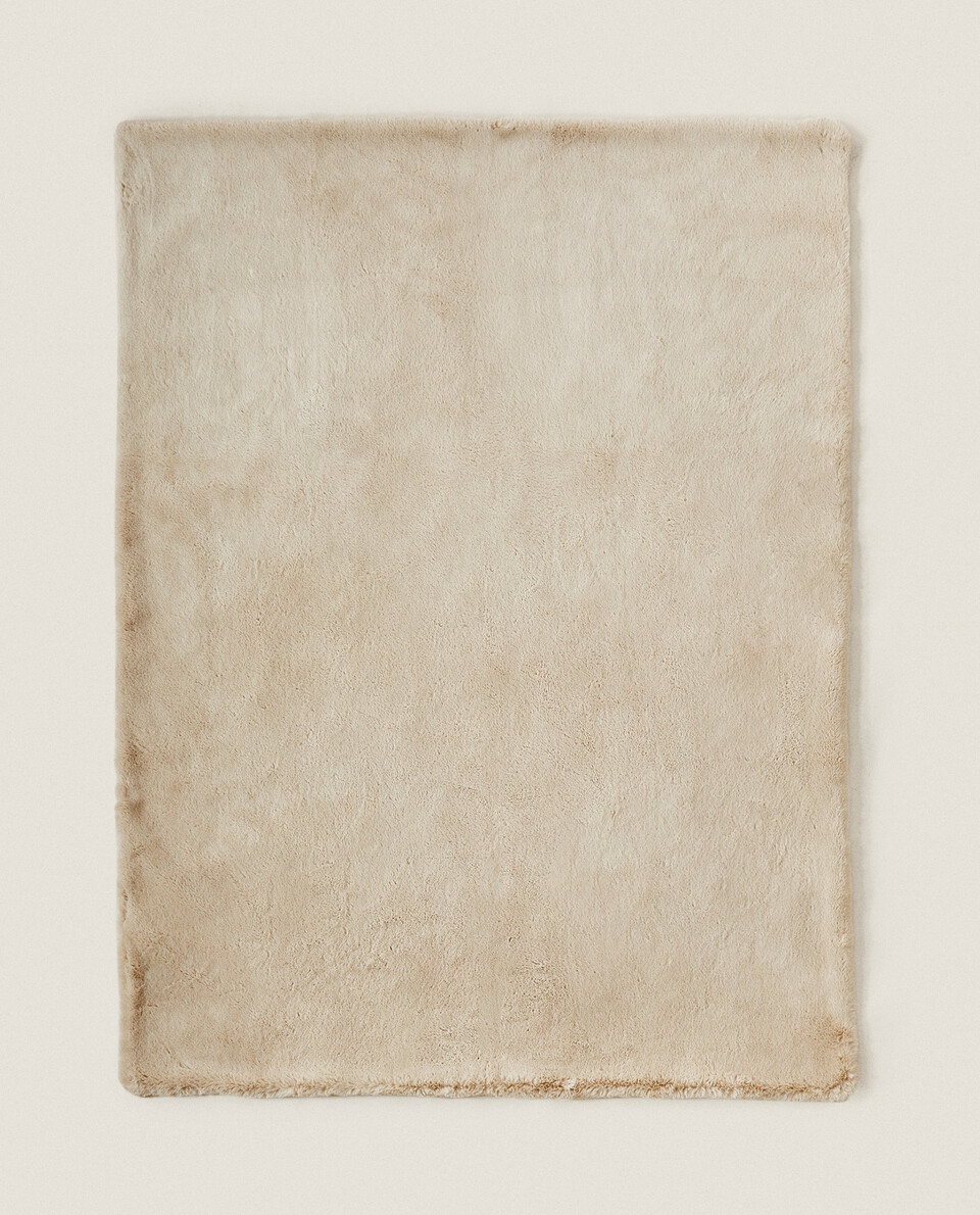 DOUBLE-TEXTURED FAUX FUR BLANKET