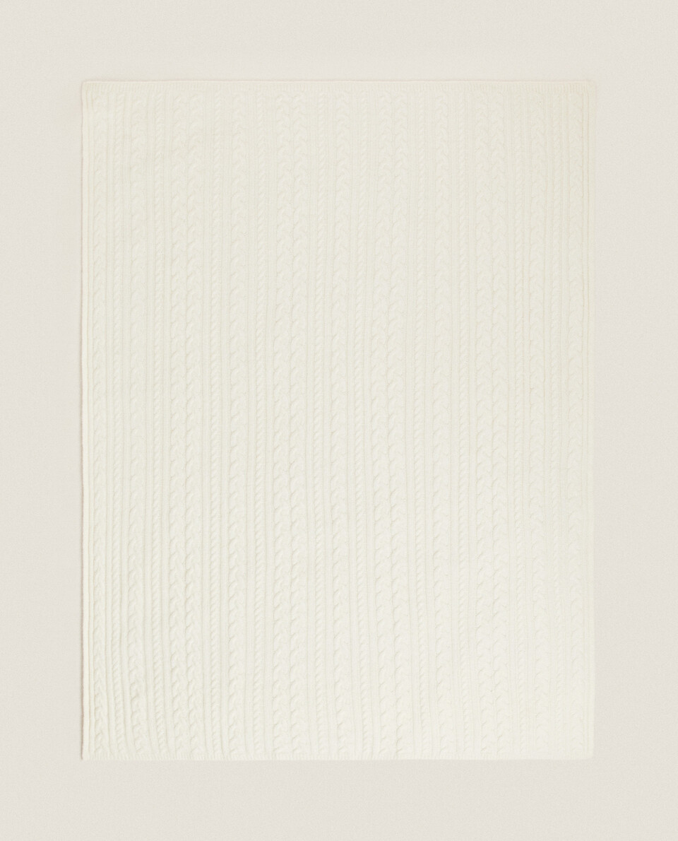 BRAIDED KNIT BLANKET