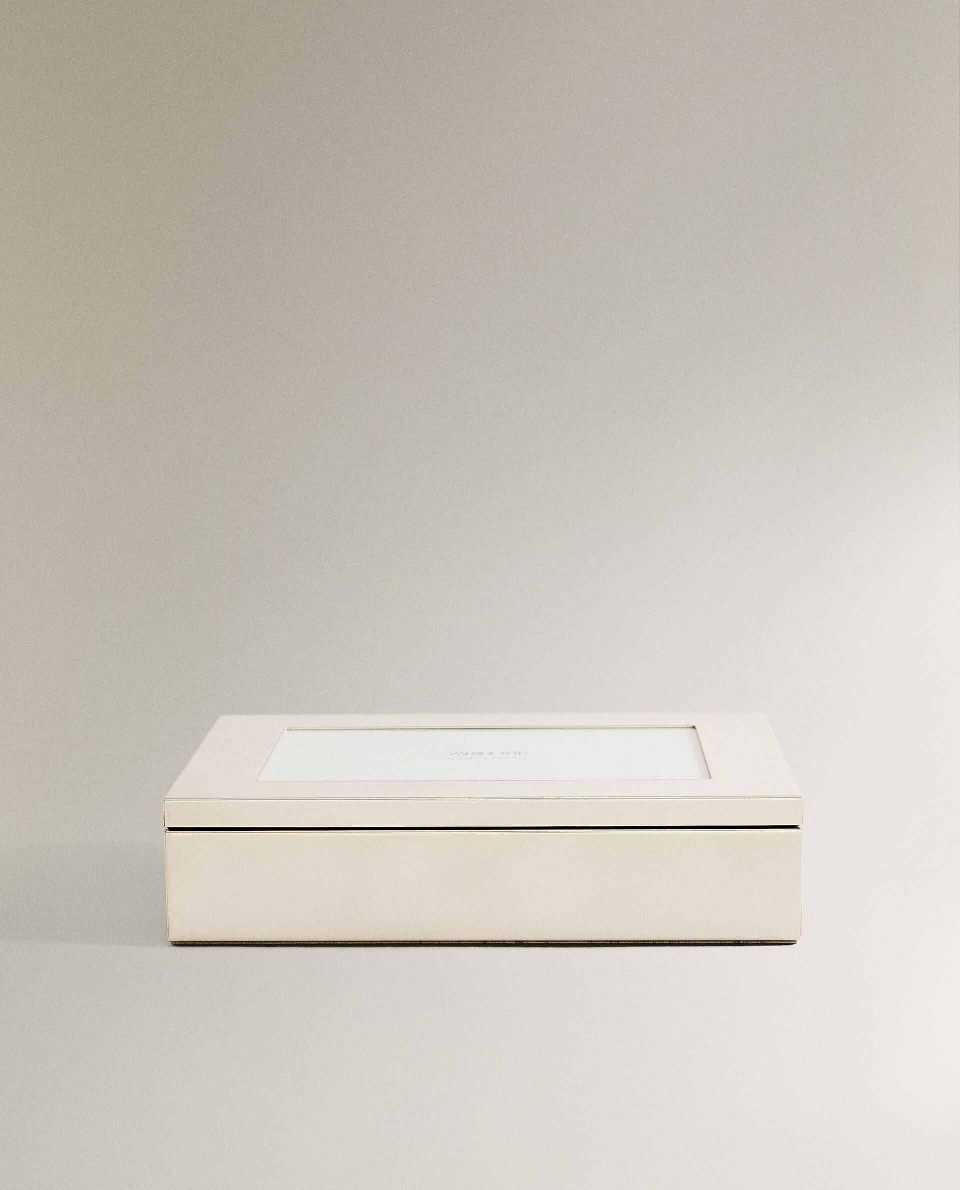 STORAGE BOX WITH PHOTO FRAME