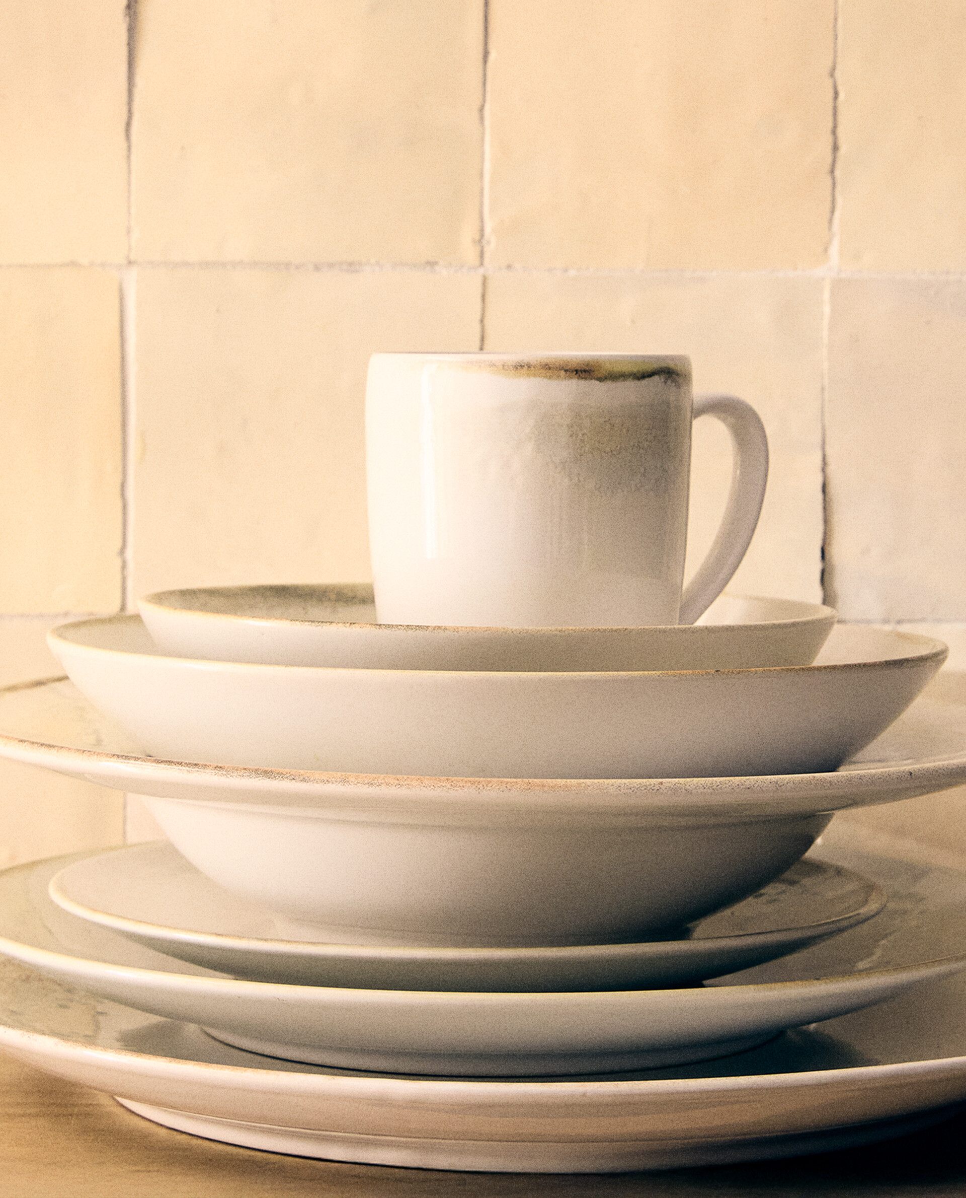 STONEWARE DINNER SET
