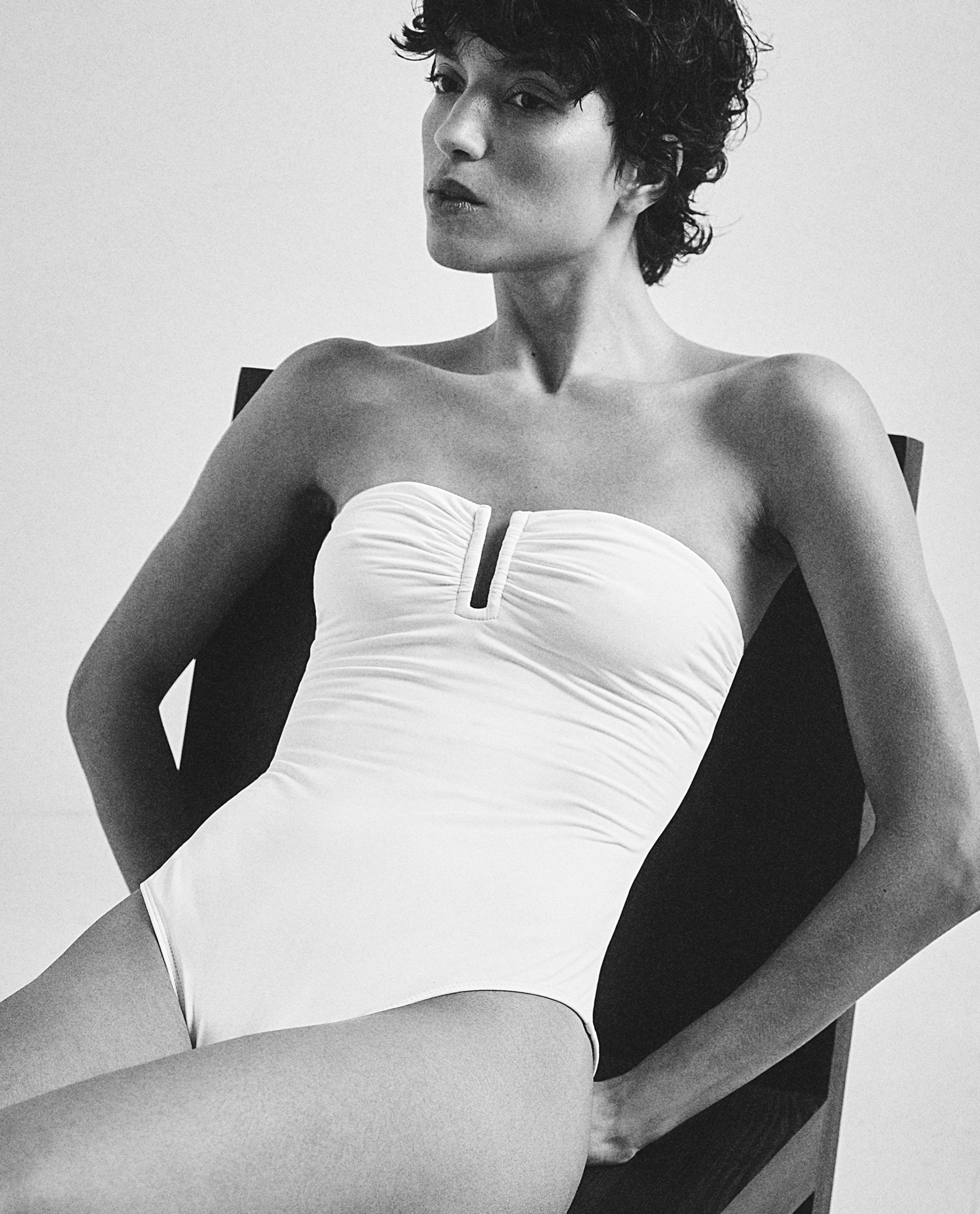BEACH SWIMSUIT WITH SWEETHEART NECKLINE