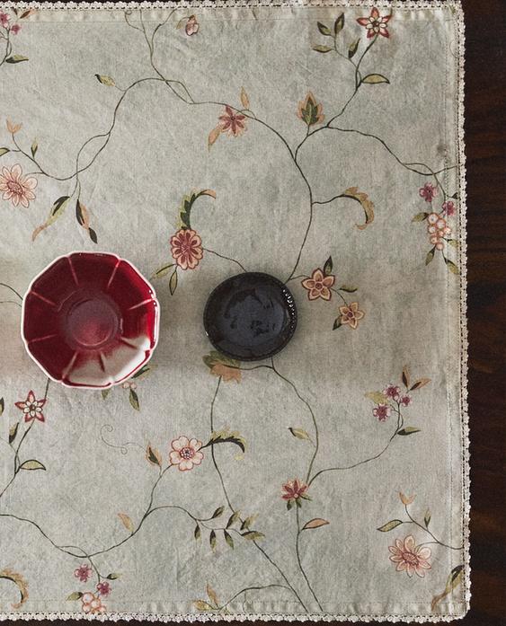 FLORAL PRINT TABLE RUNNER WITH LACE TRIM