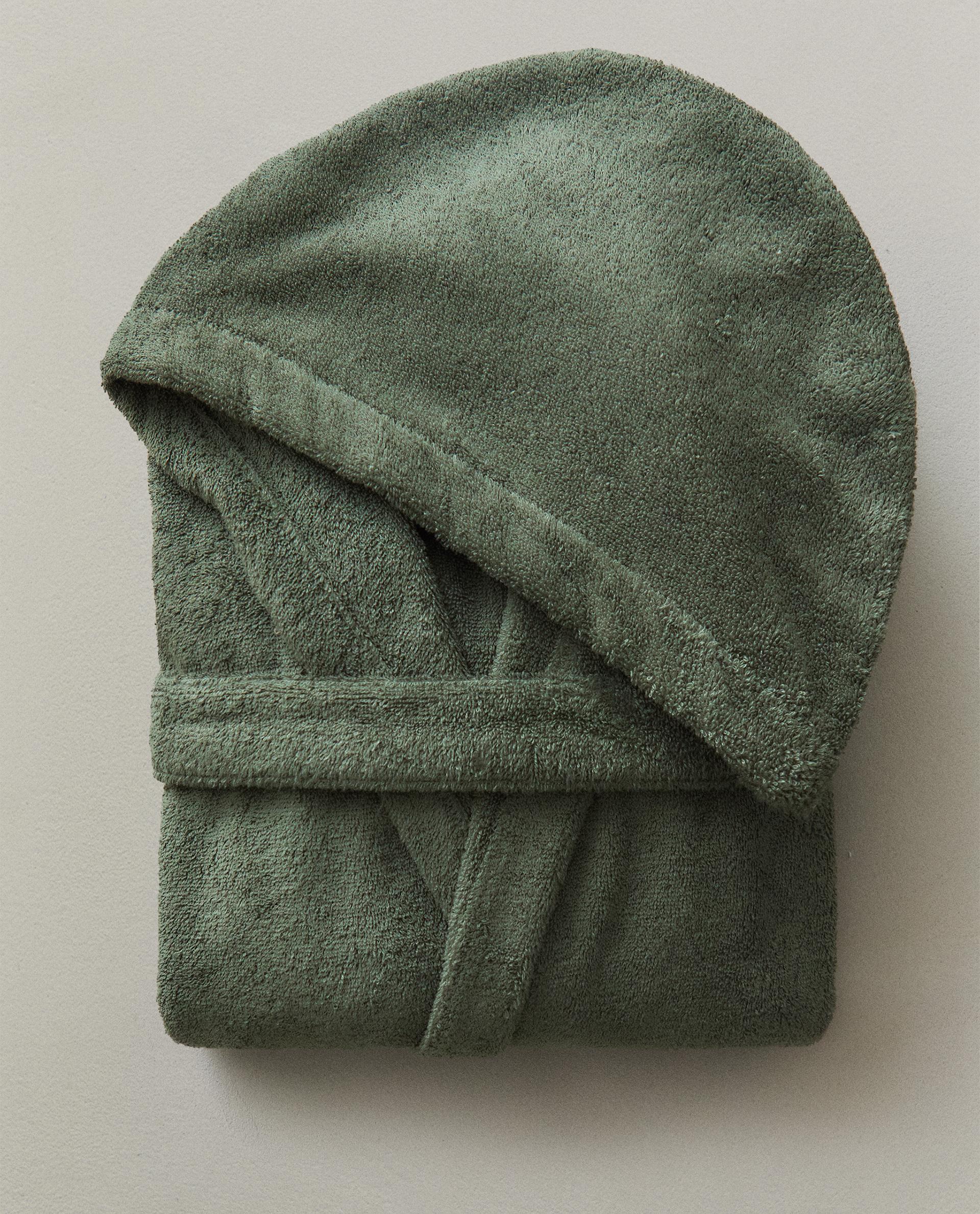 HOODED BATHROBE (360 GXM²) HOODED BATHROBE (360 GXM²)