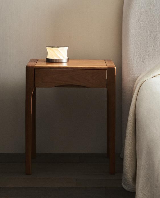 OAK BEDSIDE TABLE WITH DRAWER OAK BEDSIDE TABLE WITH DRAWER