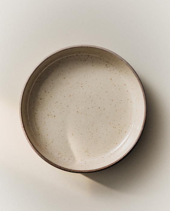 PORCELAIN SOUP PLATE WITH ANTIQUE FINISH RIM