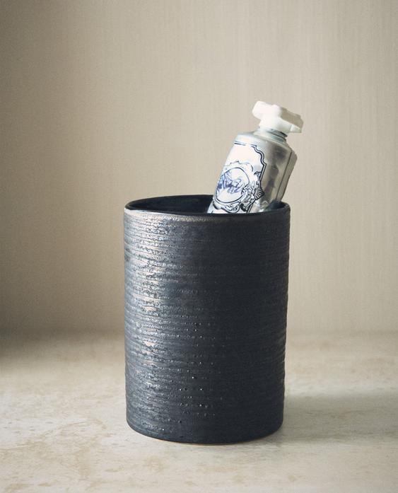 BLACK CERAMIC TOOTHBRUSH HOLDER BLACK CERAMIC TOOTHBRUSH HOLDER