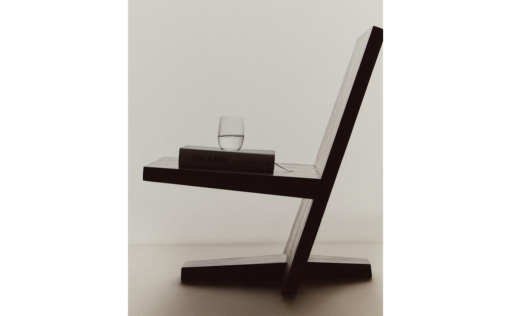 LOUNGE CHAIR 02