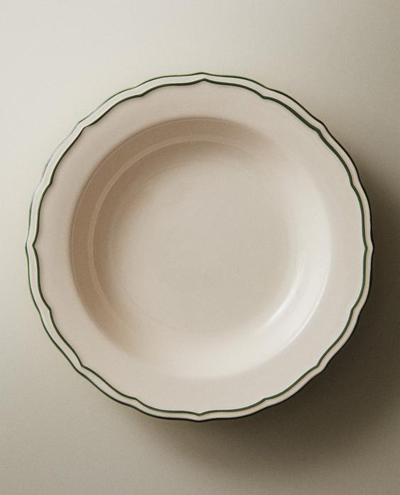 撞色镶边陶制深盘