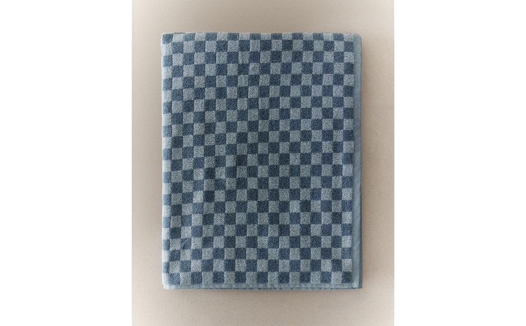 CHEQUERED BATH TOWEL