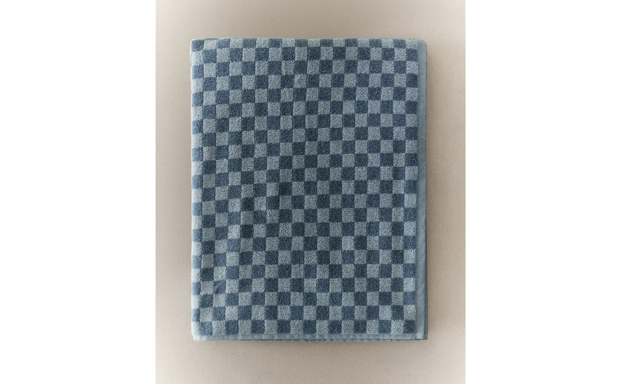 CHEQUERED BATH TOWEL