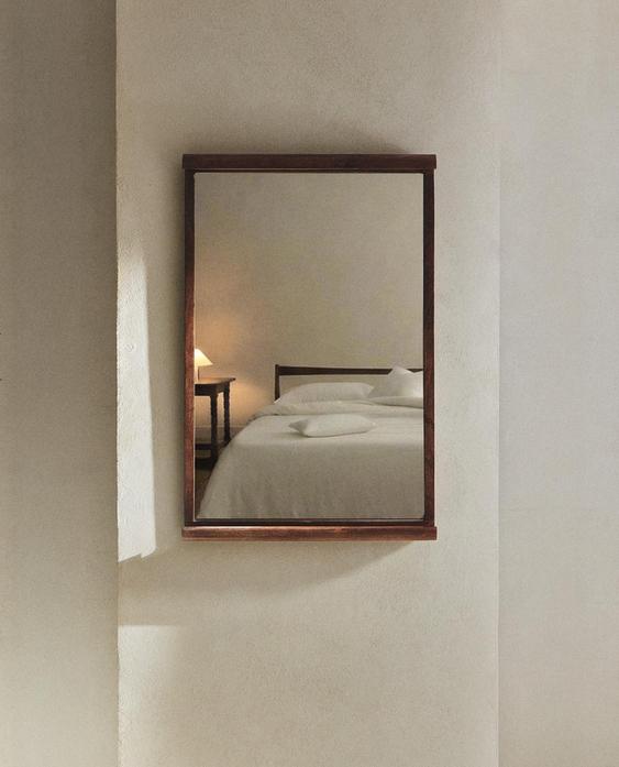 WALL MIRROR WITH CURVED FRAME
