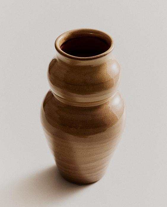CURVED DECORATIVE CERAMIC VASE