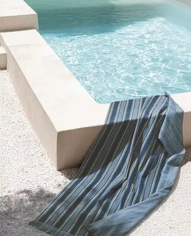 KIDS' STRIPED COTTON BEACH TOWEL