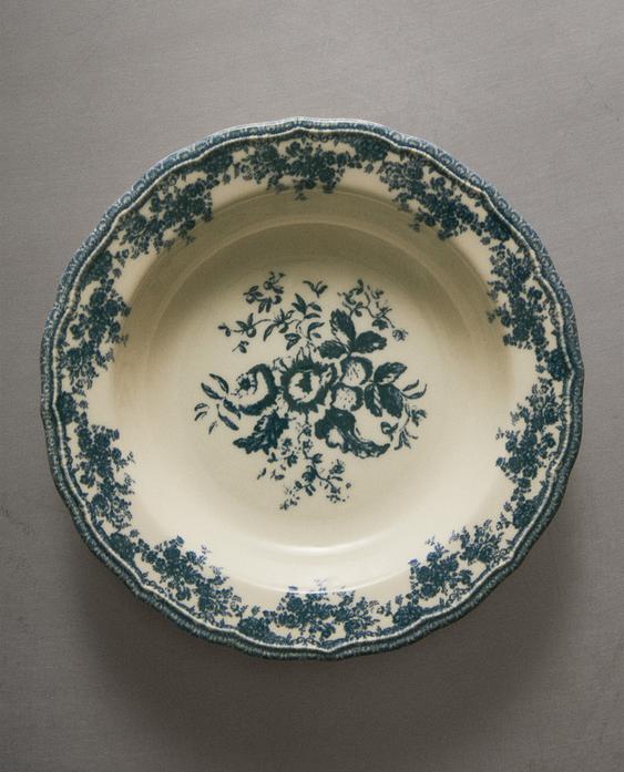 花朵图案陶制深盘