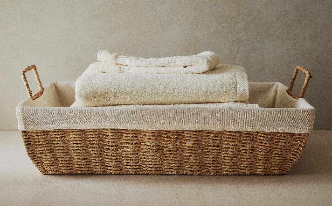 IRONING BASKET WITH COTTON LINING IRONING BASKET WITH COTTON LINING