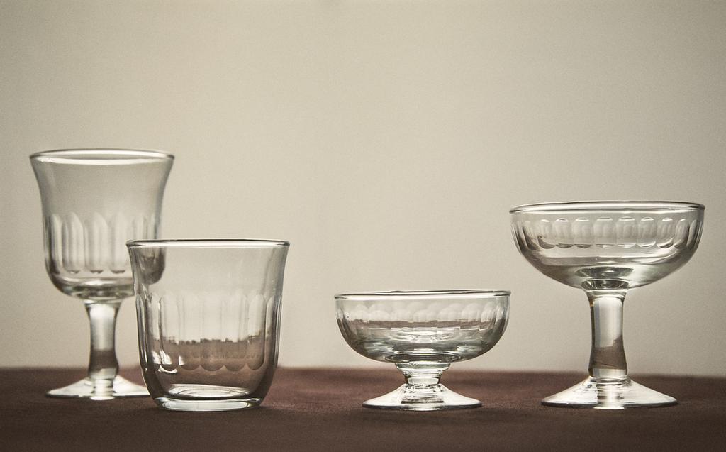 VERTICAL RAISED DESIGN TUMBLER SET