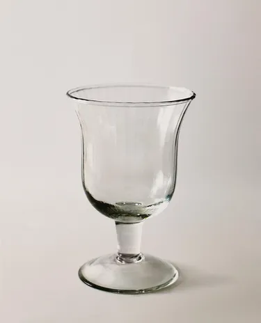 RAISED DESIGN WINE GLASS