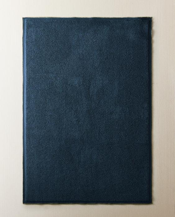 BATH MAT WITH COLOURED TOPSTITCHING
